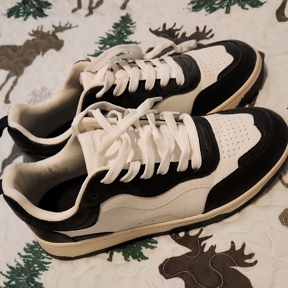 Fabletics Black & White Street Sneaker